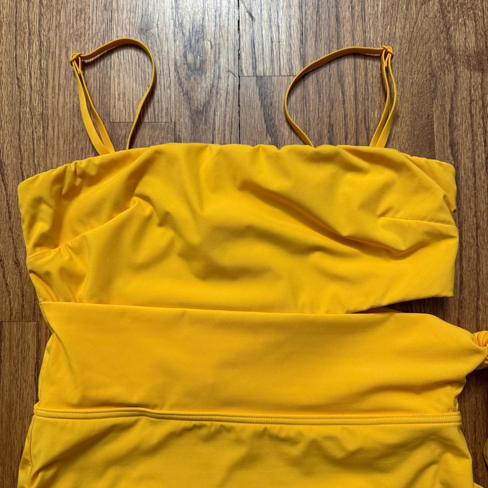Zimmerman Knotted cutout bandeau swimsuit in saffron size 8 - Picture 4 of 16